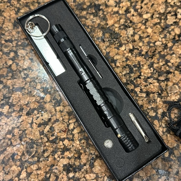 New 12 in 1 Tactical Pen Multitool Survival Pen - Picture 2 of 6